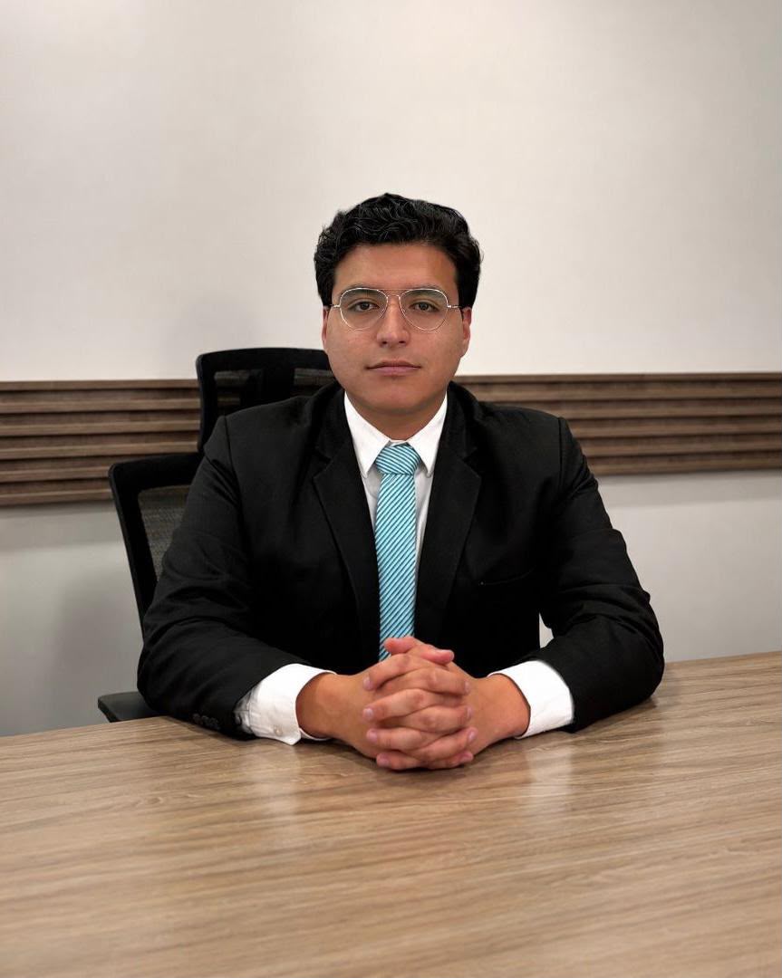 Abg. Andrés Moyano